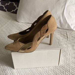 Suede and gold pump 4.5” heel